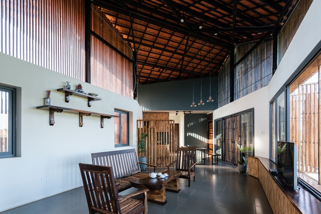 Nhà mái ngói hình lá sầu riêng của đôi vợ chồng trẻ miền Trung lên Đắk Nông lập nghiệp, đạt giải Bạc Kiến trúc Quốc gia 2021 - Ảnh 11.