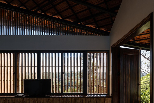 Nhà mái ngói hình lá sầu riêng của đôi vợ chồng trẻ miền Trung lên Đắk Nông lập nghiệp, đạt giải Bạc Kiến trúc Quốc gia 2021 - Ảnh 12.