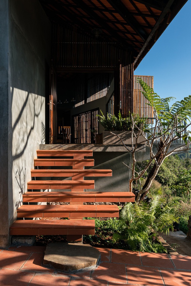 Nhà mái ngói hình lá sầu riêng của đôi vợ chồng trẻ miền Trung lên Đắk Nông lập nghiệp, đạt giải Bạc Kiến trúc Quốc gia 2021 - Ảnh 14.