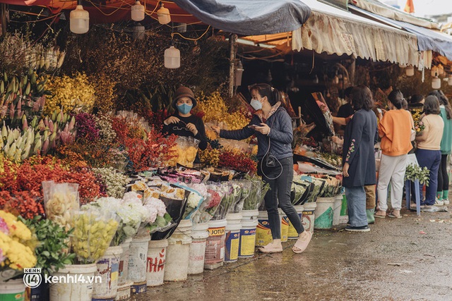 Những nơi tấp nập nhất Hà Nội ngay lúc này: Không khí Tết là đây chứ đâu! - Ảnh 22.