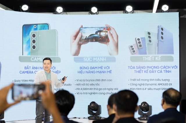 Galaxy S21 FE ra mắt tại Việt Nam: kế thừa nhiều tính năng cao cấp, giá từ 16 triệu đồng, Samsung chơi lớn tặng thêm bộ quà 7 triệu cho người dùng - Ảnh 1.