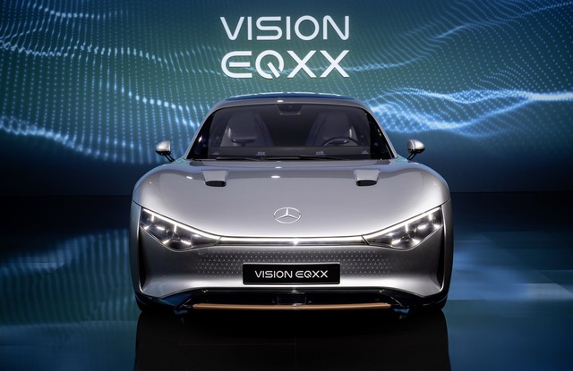 Mercedes-Benz khiến thế giới mắt tròn mắt dẹt khi trình diễn xe điện của tương lai với màn hình 8K, tầm hoạt động phá mốc 1.000 km còn sàn xe làm từ tã lót qua sử dụng - Ảnh 1.