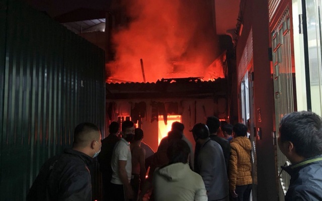 Vụ nổ bình gas kinh hoàng ở Hà Nội: 3 người tử vong khi đang ăn uống