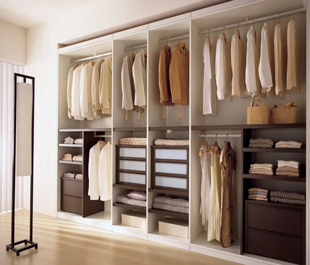 Tủ quần áo quá chiếm diện tích phòng: Thiết kế thông minh thay thế được gia đình khá giả lựa chọn, vừa tiết kiệm không gian lại có tính thẩm mĩ cao - Ảnh 3.