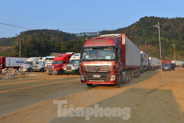 Đề nghị tạm dừng đưa hàng hóa lên cửa khẩu Lạng Sơn - Ảnh 1.