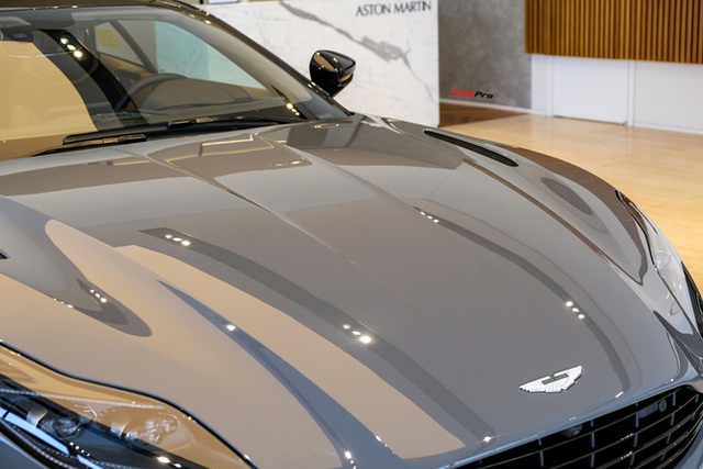 Chi tiết Aston Martin DB11 China Grey giá 17,4 tỷ đồng vừa về Việt Nam: Riêng màu sơn đã có giá hơn 1 tỷ đồng - Ảnh 21.