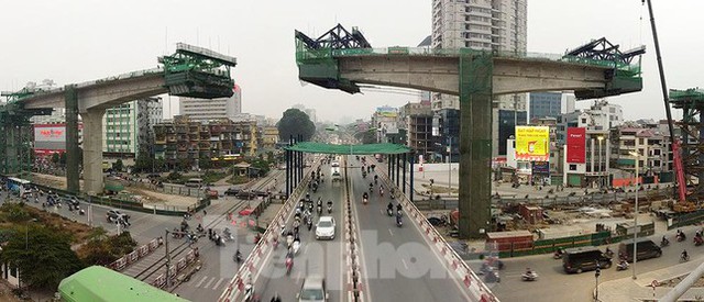  Cận cảnh nhịp cầu cạn cao nhất nội đô đang được thi công tại Hà Nội  - Ảnh 9.