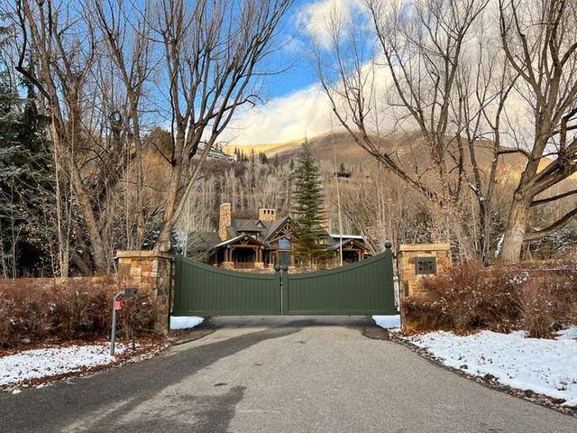 Khám phá bên trong những ngôi nhà triệu đô trên Núi tỷ phú của Aspen: Khu dân cư dành cho giới siêu giàu, Jeff Bezos cũng mua nhà cho bố mẹ tại đây - Ảnh 7.