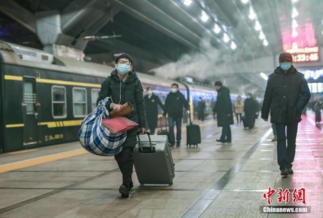 Trung Quốc bước vào mùa “xuân vận năm 2022”, lưu lượng vận chuyển hành khách qua bằng đường sắt ước đạt 280 triệu lượt người - Ảnh 1.