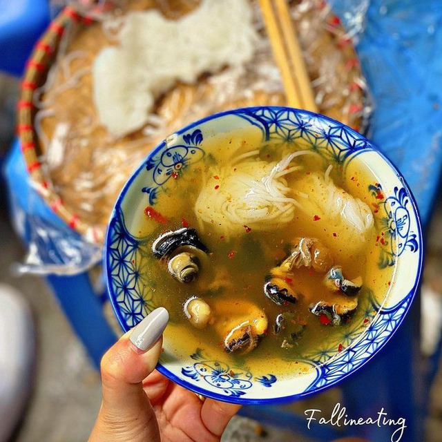 Take a look at vermicelli and pho dishes that are "paradoxical" but taste "out of sauce" in Hanoi - Photo 5.