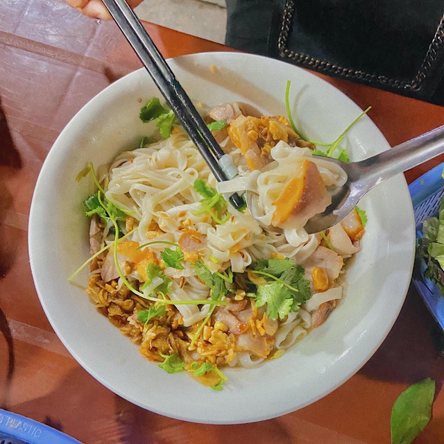 Take a look at vermicelli and pho dishes that are "paradoxical" but taste "out of sauce" in Hanoi - Photo 16.