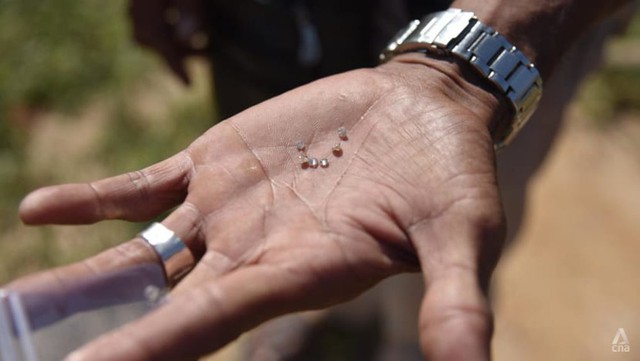 Nghề đào kim cương ở Indonesia: Đánh cược mạng sống - Ảnh 1.