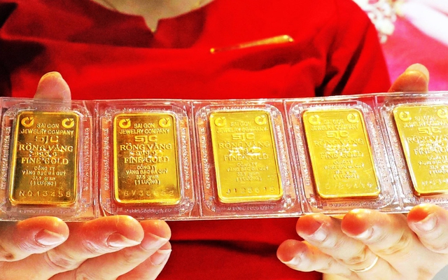Sản phẩm vàng miếng bày bán tại Công ty vàng Bảo Tín Minh Châu, phố Hoàng Cầu, Hà Nội. Ảnh minh họa: Trần Việt/TTXVN
