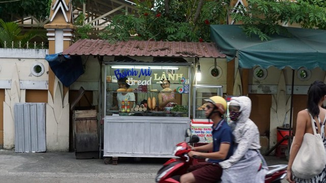 CNN hunts for the best banh mi in Vietnam: Have Vietnamese ever tried it?  - Picture 10.