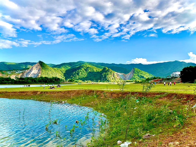  Những hồ nước đẹp ngay gần Hà Nội khiến du khách phải lòng - Ảnh 21.