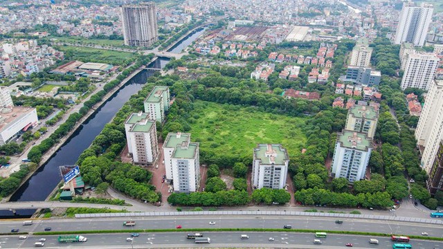 Bên trong những lô đất quây tôn 20 năm mà Hà Nội quyết đòi để xây trường có gì? - Ảnh 11. Bên trong những lô đất quây tôn 20 năm mà Hà Nội quyết đòi để xây trường có gì? - Ảnh 11.