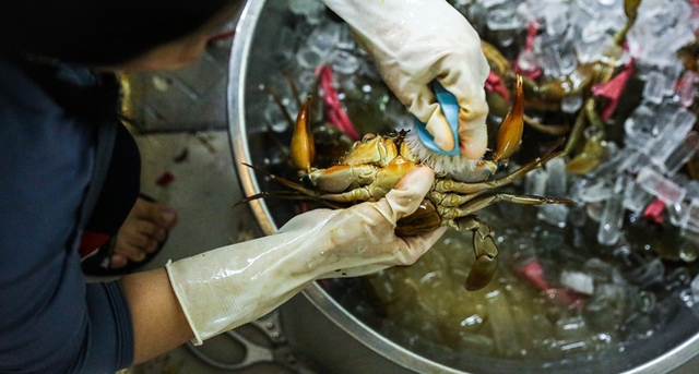 Ca Mau crab soup cake shop sells 1,000 bowls a day, with bowls up to 300,000 VND - Photo 4.