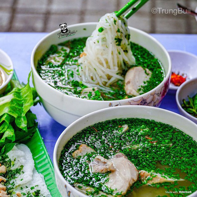 What dishes are worth trying at the famous Phan Xich Long food court in Ho Chi Minh City?  - Photo 3.