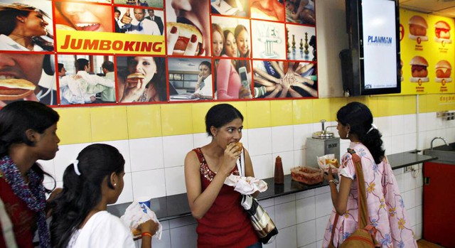 Ấn Độ: Món ăn đường phố nổi tiếng nhất tại Mumbai, níu chân thực khách khiến họ quên lối về - Ảnh 6.