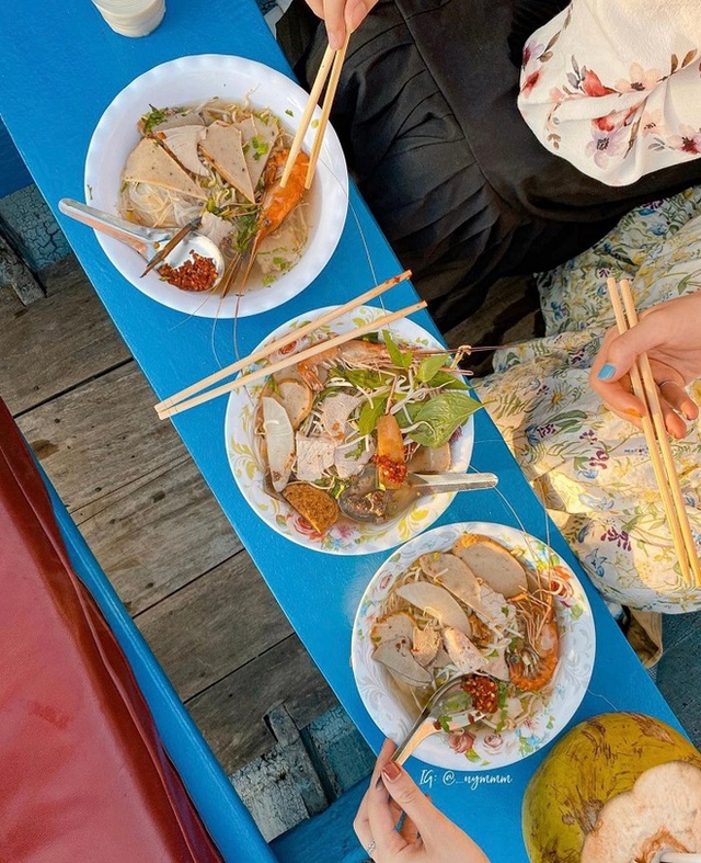 The West in the floating season: Go to Cai Rang market to discover cultural beauty and enjoy a variety of delicious dishes - Photo 11.