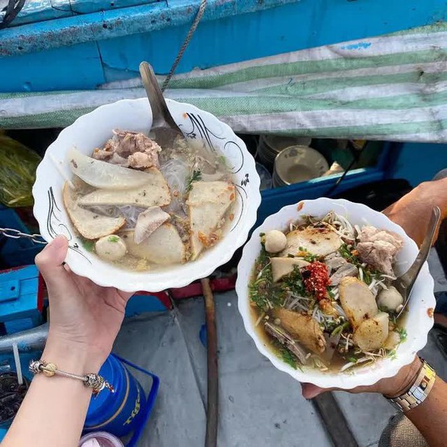 The West in the floating season: Go to Cai Rang market to discover cultural beauty and enjoy a variety of delicious dishes - Photo 10.