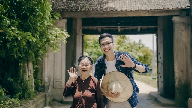 Travel Blogger ‘Dế Mèn du kí’ cầm cờ Tổ quốc ‘đi khắp thế gian’: Tuổi còn trẻ, ngại gì khám phá  - Ảnh 11.