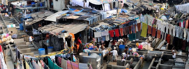 Xưởng giặt thủ công lớn nhất thế giới ẩn mình trong khu ổ chuột giữa lòng thành phố hiện đại ở Ấn Độ - Ảnh 10.