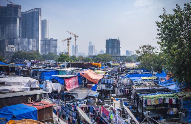 Xưởng giặt thủ công lớn nhất thế giới ẩn mình trong khu ổ chuột giữa lòng thành phố hiện đại ở Ấn Độ - Ảnh 9.