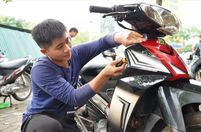 Người Quảng Nam rủ nhau ra sửa xe miễn phí cho người dân Đà Nẵng sau mưa lũ lịch sử - Ảnh 17.