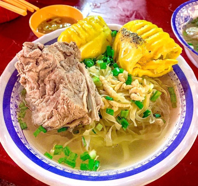 即使在胡志明市，也有一系列的菜餚 
