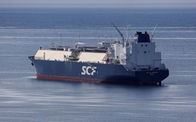 Hàng chục tàu chở LNG tắc nghẽn ngoài khơi châu Âu giữa khủng hoảng năng lượng - Ảnh 3.