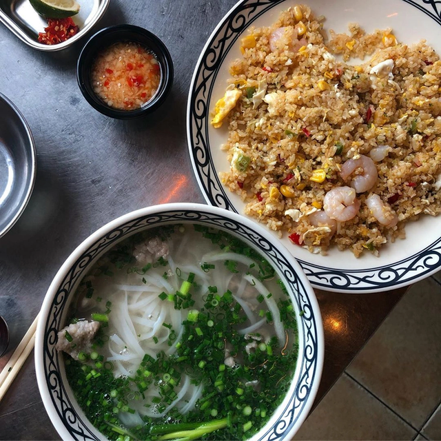Loạt quán ăn Việt cực đông khách tại Hàn Quốc, có nơi từng xuất hiện trong những bộ phim đình đám - Ảnh 1.