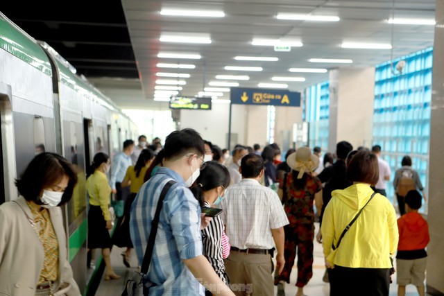 Hơn 32.000 lượt khách đi tàu điện Cát Linh - Hà Đông mỗi ngày - Ảnh 12.