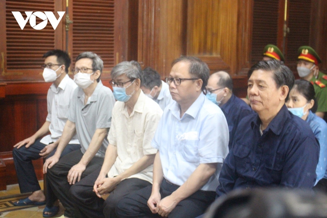 Bị cáo Tất Thành Cang bị phạt 6 năm tù vụ bán rẻ dự án Phước Kiển - Ảnh 2.