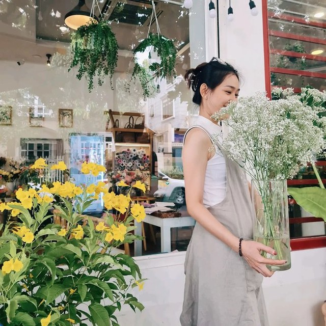 The shops have gardens filled with flower scents to score points with women on the occasion of October 20 - Photo 17.