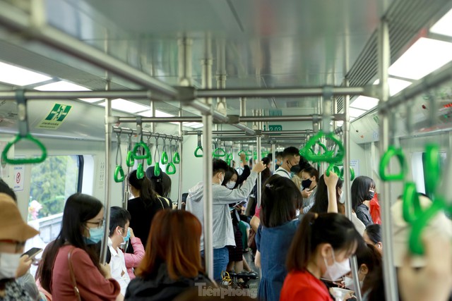 Hơn 32.000 lượt khách đi tàu điện Cát Linh - Hà Đông mỗi ngày - Ảnh 10.