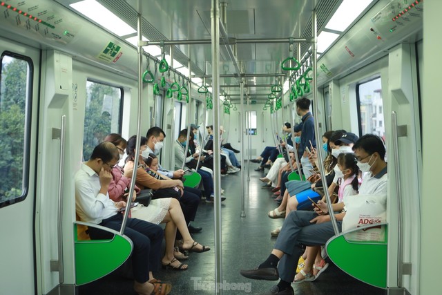 Hơn 32.000 lượt khách đi tàu điện Cát Linh - Hà Đông mỗi ngày - Ảnh 9.