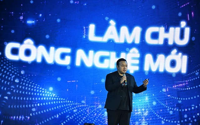 Giám đốc Công nghệ Viettel Cloud Lê Quang Hiếu chia sẻ về hệ sinh thái điện toán đám mây mà Viettel mới ra mắt - Ảnh: VGP/HM