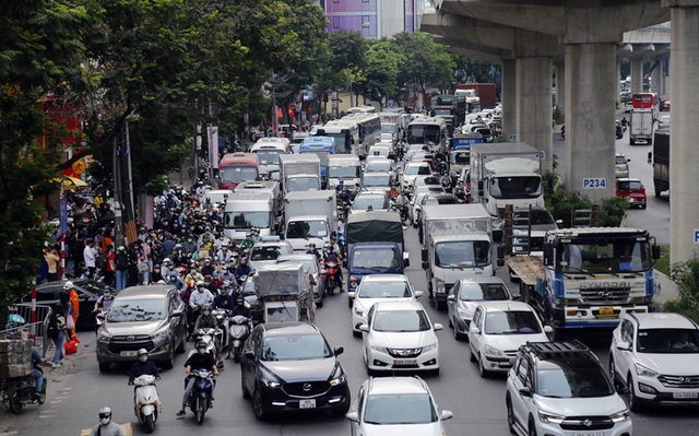 Hoàn thiện mạng lưới giao thông công cộng trước khi thu phí vào nội đô.