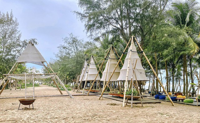 What does the beach resort appearing in Binh Thuan have that anyone who comes to travel must admire and praise?  - Photo 20.