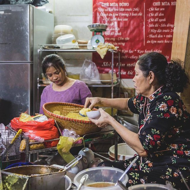 3 hàng quán có tuổi đời lên đến 100 năm ở Hà Nội, không chỉ nức tiếng tại quê nhà mà còn vang danh quốc tế - Ảnh 1.