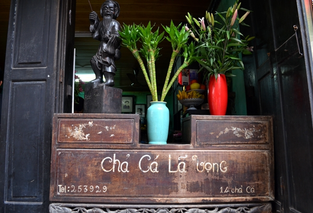 3 hàng quán có tuổi đời lên đến 100 năm ở Hà Nội, không chỉ nức tiếng tại quê nhà mà còn vang danh quốc tế - Ảnh 10.