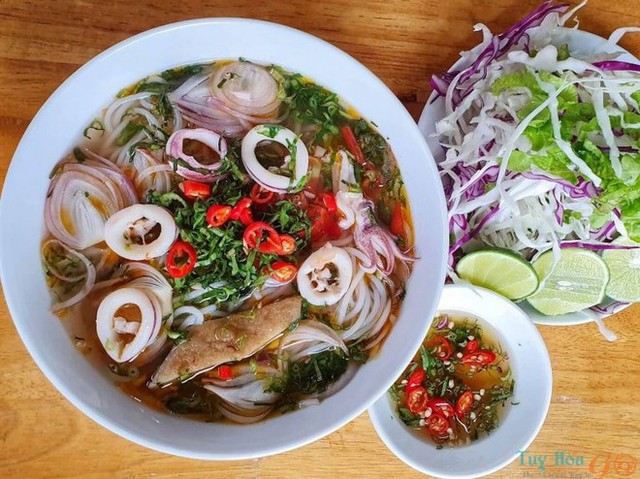 Phu Yen squid vermicelli: The frugal taste makes people's hearts flutter - Photo 1.