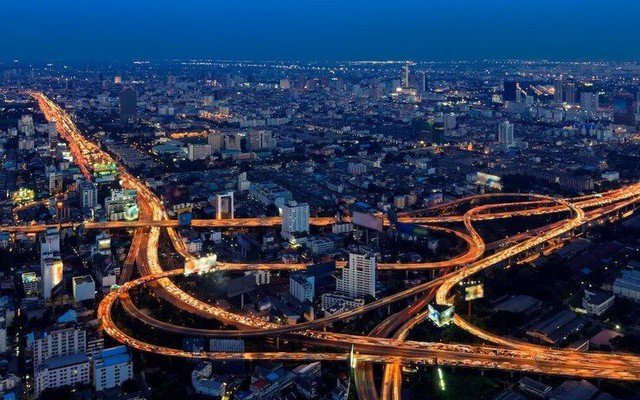 Toàn cảnh đường cao tốc của trung tâm thủ đô Krung Thep (Bangkok) Thái Lan lúc chạng vạng. Ảnh: Freepik