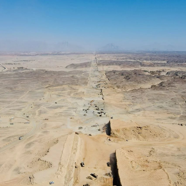 Hé lộ giai đoạn thi công siêu thành phố dài 170km trên sa mạc, không đường sá, không khí thải của Saudi Arabia - Ảnh 2.