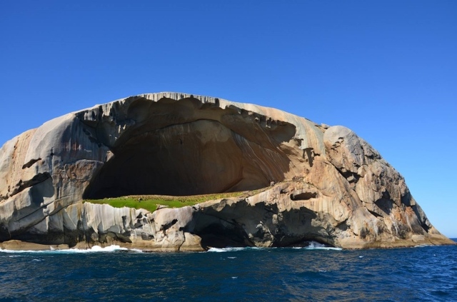 Hòn đảo Đầu lâu bí ẩn: Nơi du khách chỉ được ngắm chứ không thể đặt chân đến - Ảnh 3.