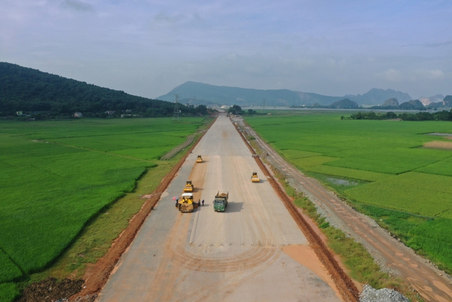 Cao tốc Bắc - Nam cần giải ngân hơn 10.000 tỷ đồng trong 2 tháng cuối năm - Ảnh 1. Cao tốc Bắc - Nam cần giải ngân hơn 10.000 tỷ đồng trong 2 tháng cuối năm - Ảnh 1.