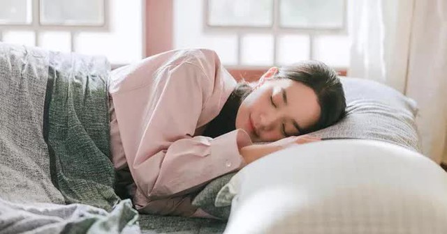 5 thói quen khi ngủ có thể khiến bạn trở nên xấu xí - Ảnh 4.