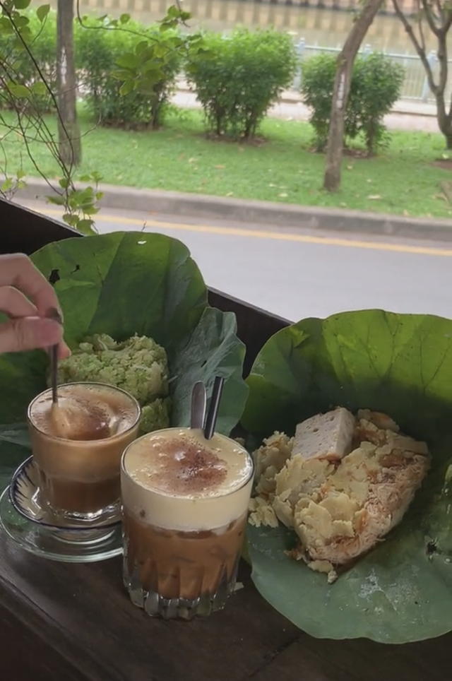 Experience Hanoi's autumn causing fever in Ho Chi Minh City: Young people invite each other to buy sticky rice and go to a cafe to sip - Photo 17.