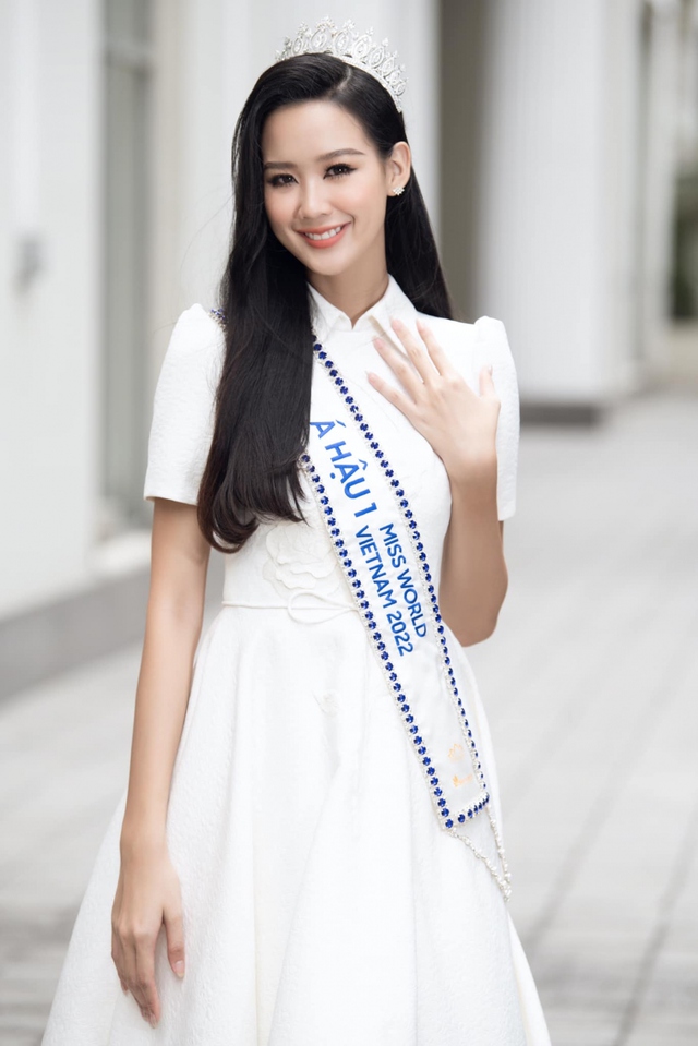 Học vấn dàn giám khảo quyền lực Hoa hậu Việt Nam 2022: Người đỗ 4 trường ĐH, người có bằng Thạc sĩ - Ảnh 3.